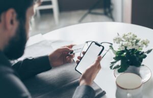Părintele Spiridon Vasilakos – De ce nu ne căsătorim cu telefonul mobil?